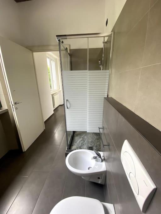 Nice House Luminoso Con Terrazzo Γκαλλαράτε Εξωτερικό φωτογραφία